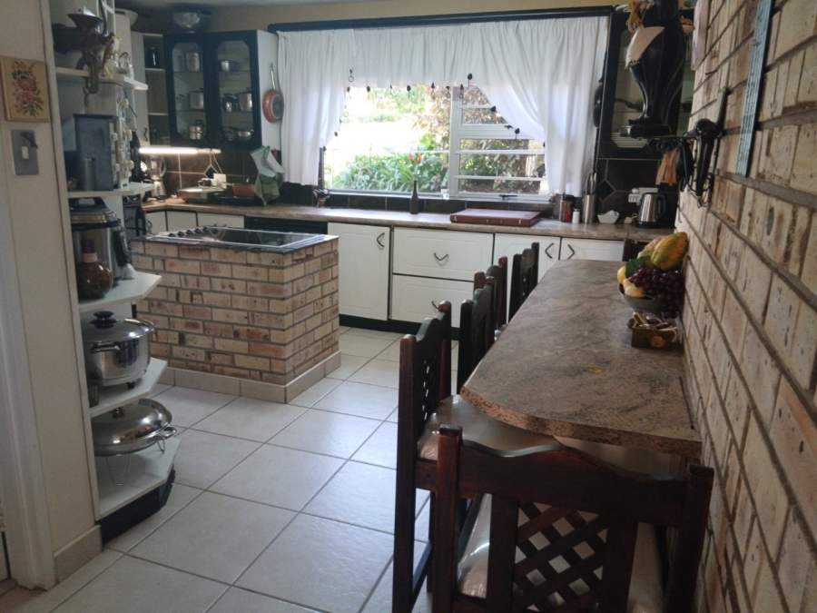 5 Bedroom Property for Sale in Wavecrest Eastern Cape
